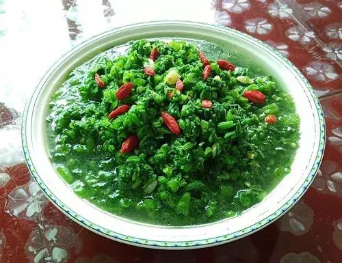 菜農(nóng)種植無需噴農(nóng)藥的蔬菜，不僅栽培簡(jiǎn)單、而且效益高
